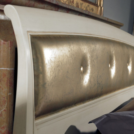 Dettaglio testata imbottita letto Venezia