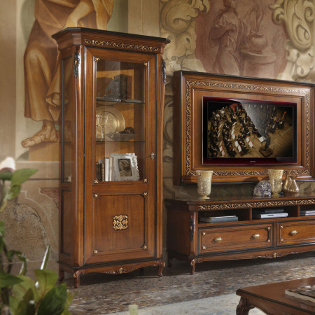 Porta TV con base e vetrine, dettaglio del legno intagliato