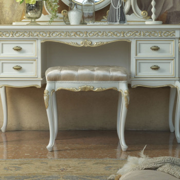 Pouff per mobile da trucco con piedi 700, dettaglio intagli