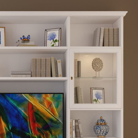 Dettaglio parete in legno porta TV con ripiani vetro