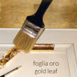 Con dettagli in foglia oro +64,00€