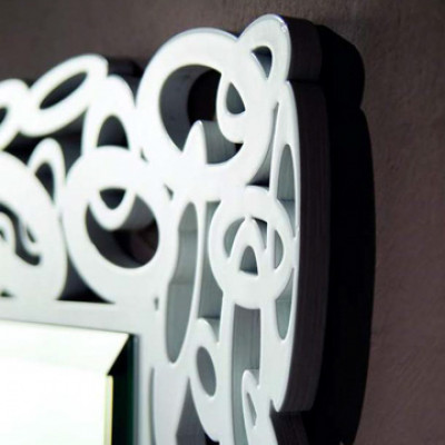 Cornice laccata bianca