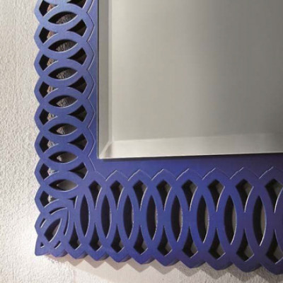 Cornice laccata blu