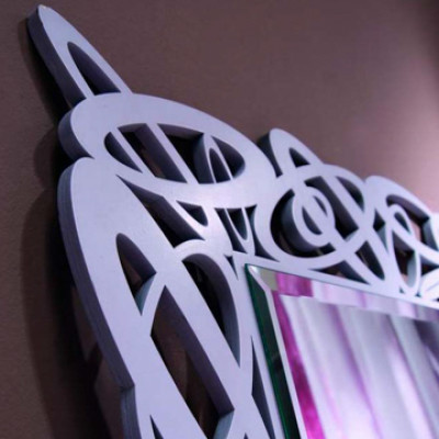 Cornice laccata lilla