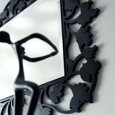 Cornice laccata nera