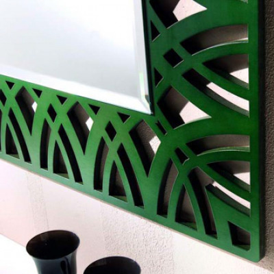 Cornice laccata verde