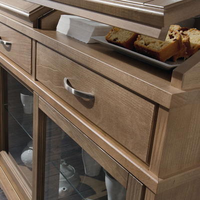 Nocciola opaco su legno spazzolato